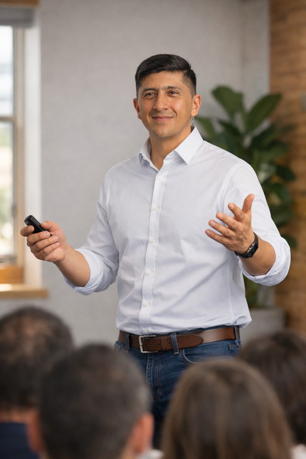 Mike Durán dando ponencia